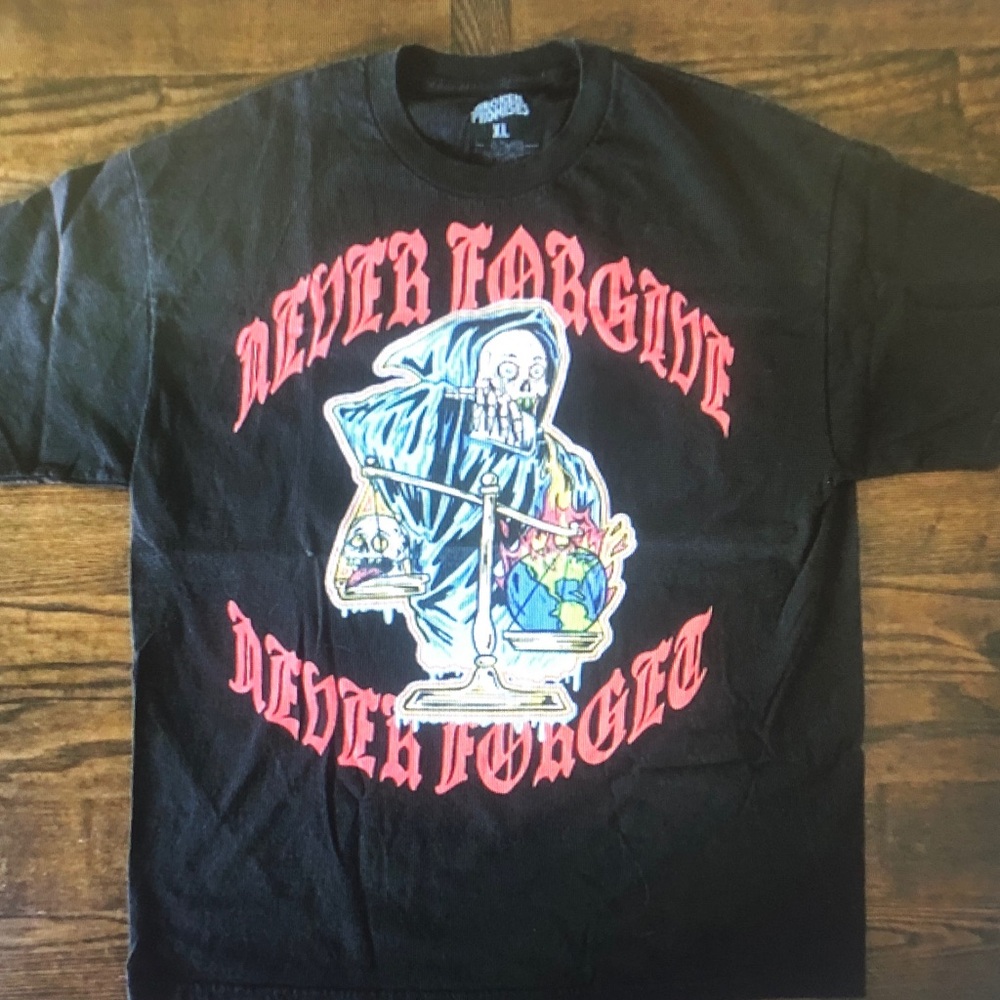 Never Forget Graphic Tee - Black